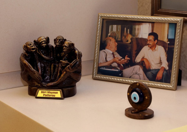 Kılıçdaroğlu, makam odasının kapılarını açtı! Heykel ve karikatür dikkat çekti... - Resim : 1