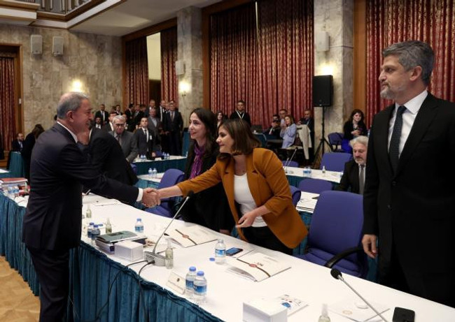 HDP'lilerle tokalaşan Akar'dan Ahmet Kaya alıntısı! Bütçe görüşmesine damga vuran olay - Resim : 2