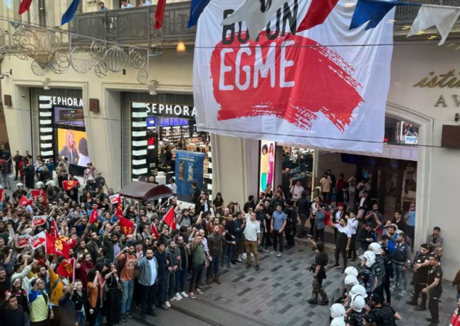 Taksim'de Gezi eylemlerinin yıl dönümü için toplanan gruba polis müdahale etti - Resim : 1