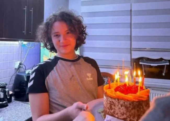 Okul saldırganına ait şok görüntüler ortaya çıktı! Polis şapkası ve silahlarla poz... - Resim : 3