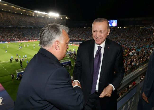 Cumhurbaşkanı Erdoğan, Devler Ligi finalinde! Yanındaki isimler dikkat çekti - Resim : 3