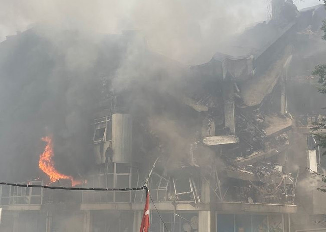 Başakşehir’de fabrika yangını: Dünden beri sönmedi - Resim : 4