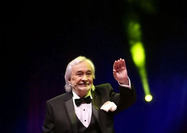 Müjdat Gezen 70 yılın ardından sahnelere veda etti! ‘Hadi bana eyvallah…’ - Resim : 1