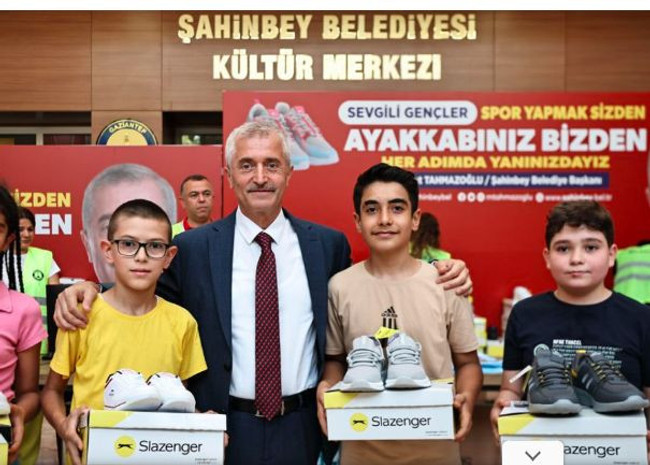 AK Partili belediyeye 170 bin çift ayakkabı satacak! Mehmet Büyükekşi'ye '10 numara' ihale… - Resim : 4