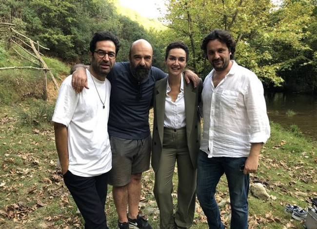 Birce Akalay sevilen dizinin kadrosuna katıldı! İşte setten ilk kare... - Resim : 2