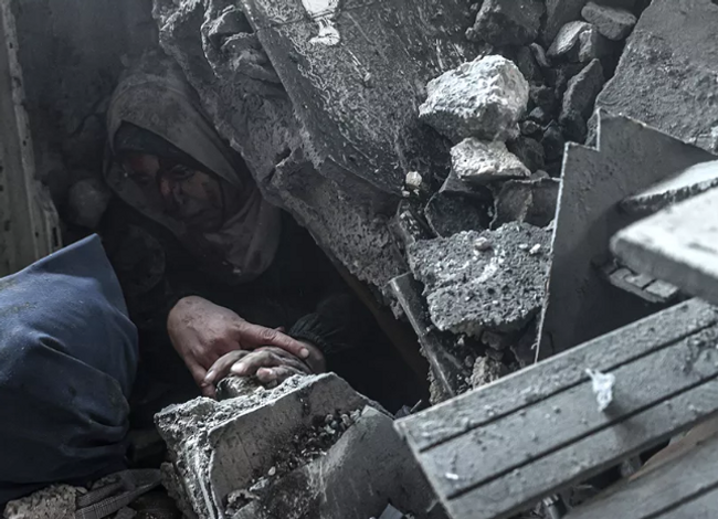 İsrail'den Gazze'de bir kanlı saldırı daha! Çok sayıda ölü ve yaralı var - Resim : 1