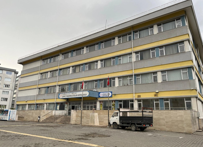 Katliamın yaşandığı ortaokul için karar! Tabela değişti - Resim : 1