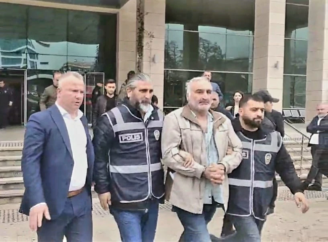Trabzon'da CHP standına saldıran şahıs tutuklandı! İfadesi dikkat çekti - Resim : 1