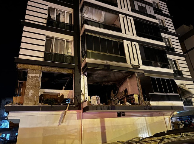Niğde'de 14 katlı binada büyük patlama: Yaralı sayısı 16'ya yükseldi! - Resim : 1