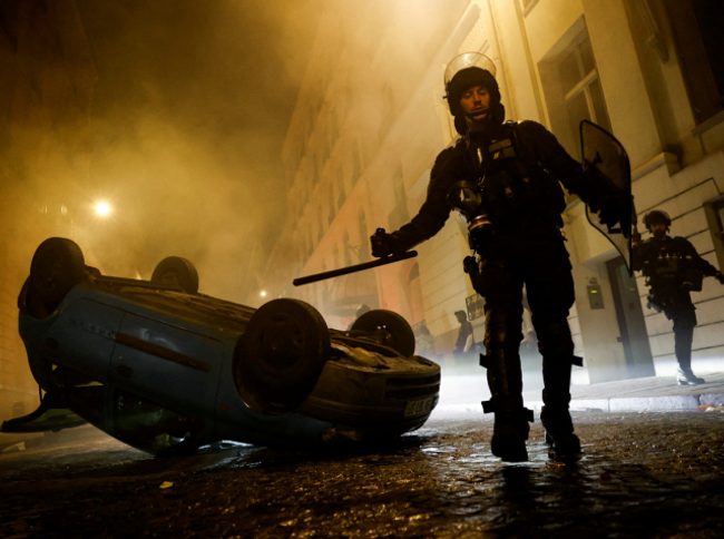 Fransa'da polise verilen yeni yetki sokakları daha da karıştıracak - Resim : 2