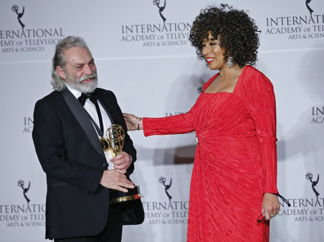 Çukur'dan Emmy ödüllü Haluk Bilginer'e selam! Bu bir 'şahsiyet' meselesidir - Resim : 1