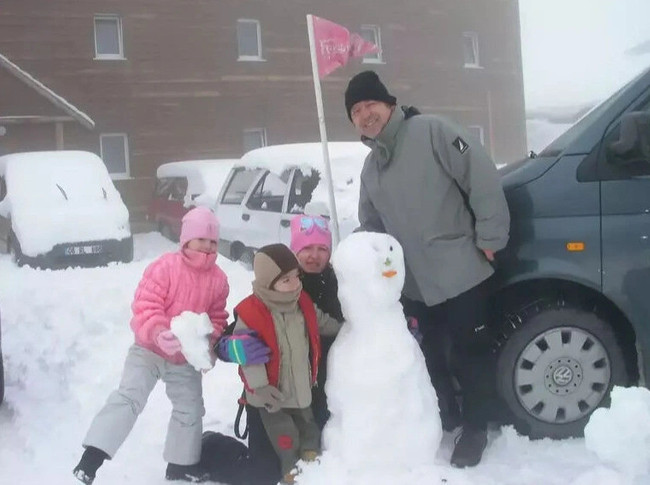 Gani Müjde yanan otelden eski bir fotoğraf paylaştı: "Ama ne yalan söyleyeyim.." - Resim : 1