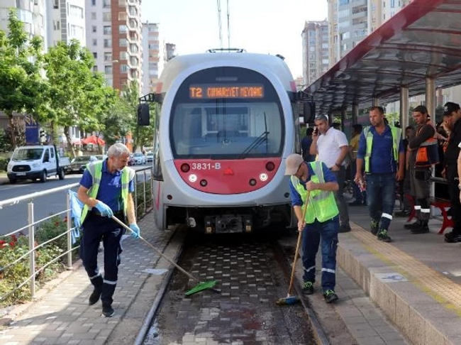 Kayseri'de tramvayın çarptığı 15 yaşındaki çocuk yaşamını yitirdi - Resim : 1
