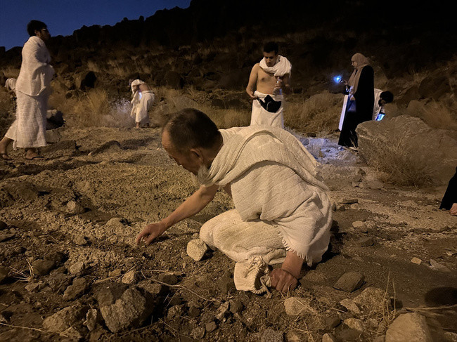 Şeytan taşlamada atılan taşlar nereye gidiyor? Merak edilen soruya resmi yanıt geldi - Resim : 2