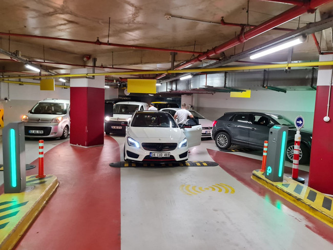 Zorlu AVM’de otopark krizi! - Resim : 1