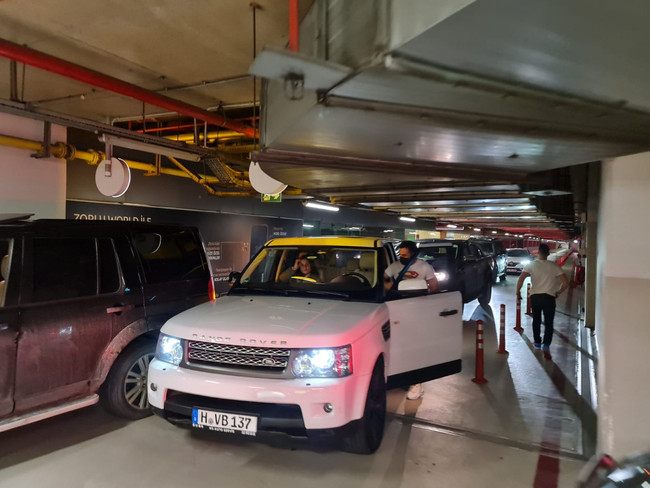Zorlu AVM’de otopark krizi! - Resim : 4