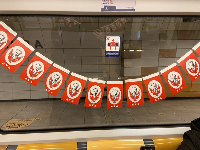 İBB'den '23 Nisan' sürprizi: Her yeri okul gibi süslediler - Resim : 1