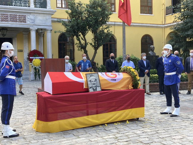 Büyük usta Ferhan Şensoy’a veda! İki kardeş gözyaşlarına boğuldu... - Resim : 3