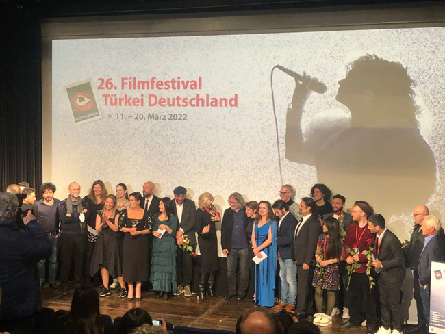 Perihan Savaş ve Ercan Kesal'a büyük ödül! - Resim : 1