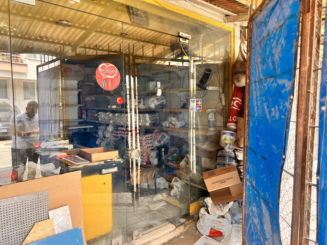 FETÖ'nün gıda deposu ele geçirildi: Örgüt üyelerine ve ailelerine market kurmuşlar! - Resim : 2