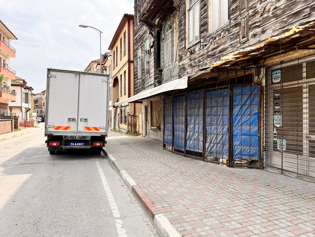 FETÖ'nün gıda deposu ele geçirildi: Örgüt üyelerine ve ailelerine market kurmuşlar! - Resim : 4