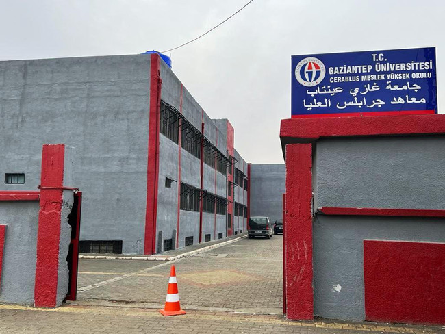 Rektör, korumasını öğretim görevlisi yaptı! - Resim : 2