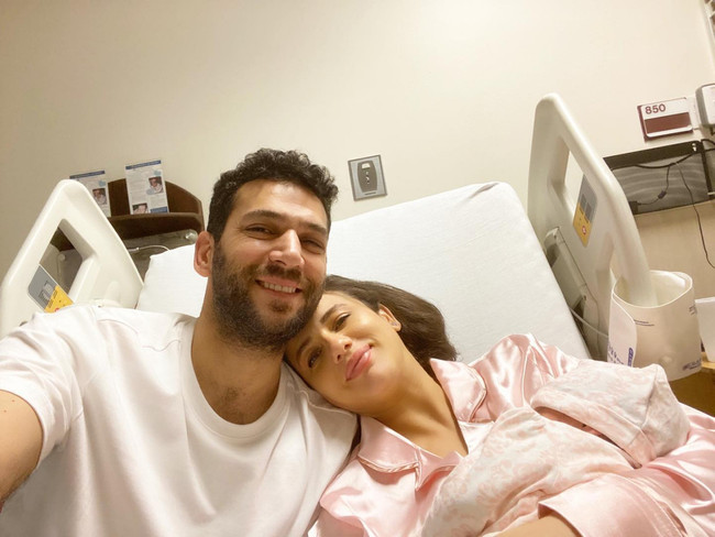 Murat Yıldırım ve Iman Elbani’den kızları Miray ile ilk poz geldi! Sürpriz paylaşımla duyurmuştu… - Resim : 1