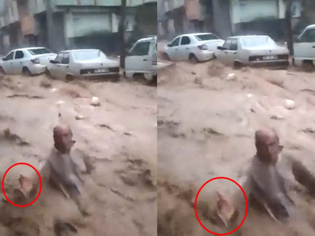 Sele kapılan adama el uzatmak yerine video çekti! Yardım etmesi için elini uzatmıştı ama... - Resim : 1