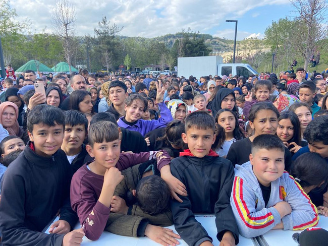 Acun Ilıcalı’dan deprem bölgesindeki çocuklara bayram sürprizi - Resim : 6