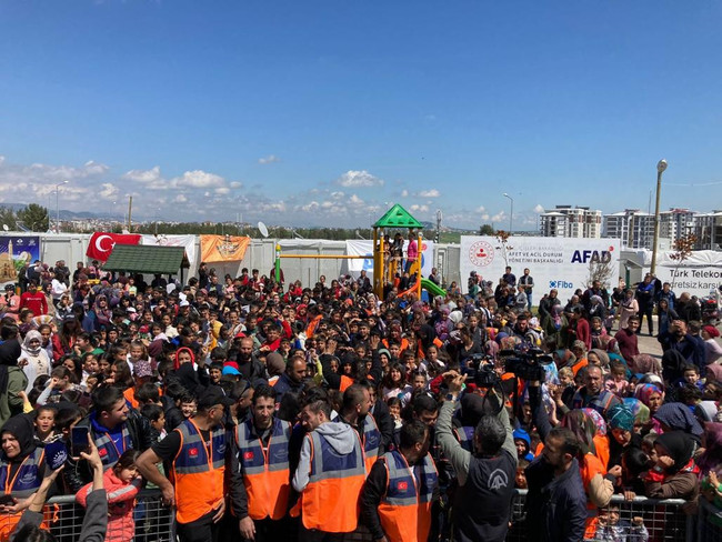 Acun Ilıcalı’dan deprem bölgesindeki çocuklara bayram sürprizi - Resim : 4