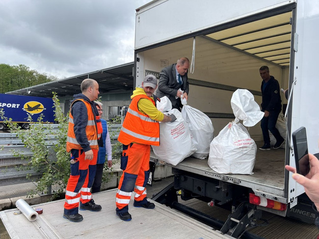 Yurt dışı oylarını taşıyan ilk uçak Ankara'da! - Resim : 1