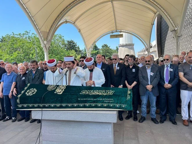 Ahmet Uğurlu son yolculuğuna uğurlandı - Resim : 2