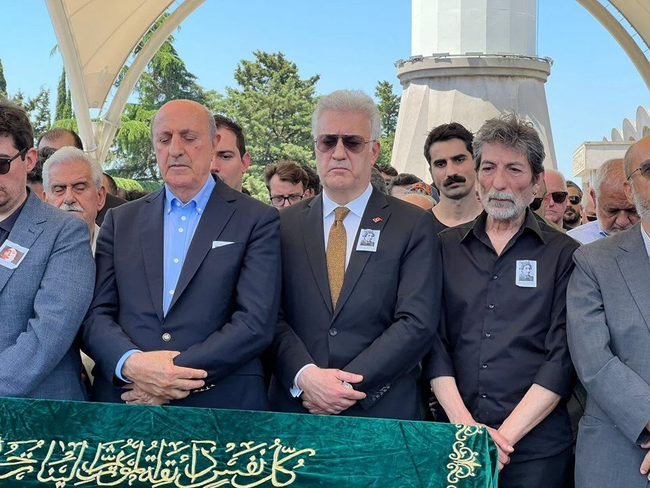 Ahmet Uğurlu son yolculuğuna uğurlandı - Resim : 1