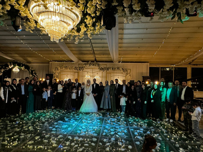 Eski milletvekili Ziver Özdemir’in kızı dünyaevine girdi! Görkemli düğüne siyasetçi akını… - Resim : 1