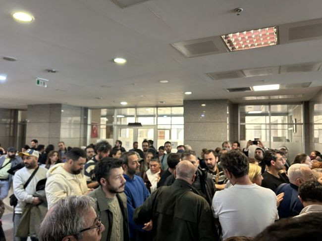 Boykot çağrılarına soruşturma: Gözaltına alınan oyuncu Cem Yiğit Üzümoğlu ve 10 kişi adliyede - Resim : 1