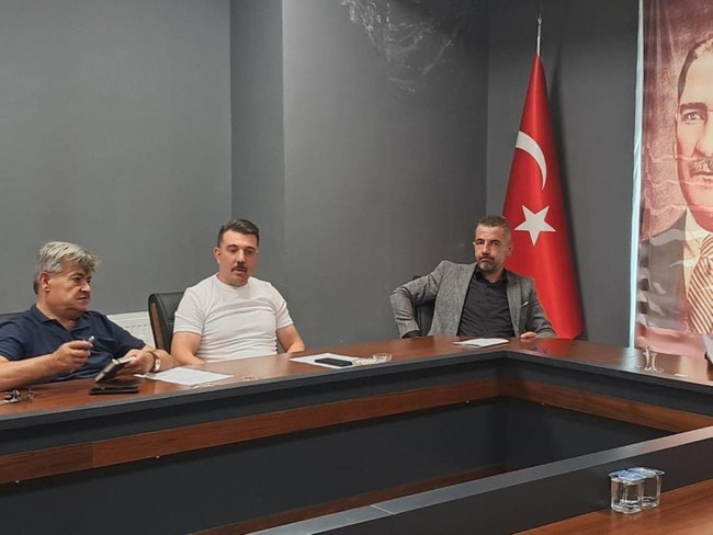 MHP'de istifa depremi! - Resim : 1