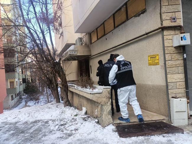 Üniversiteyi yasa boğan haber! 3 çocuk babası akademisyen evinde ölü bulundu! - Resim : 2