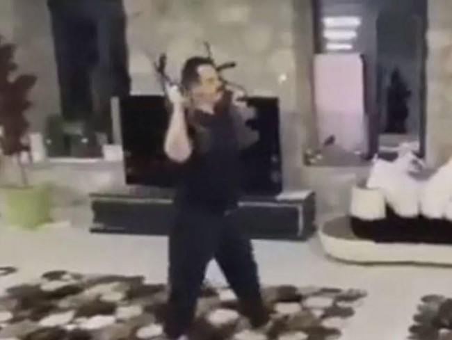 Kendini 'mehdi' ilan eden Tuncer Çiftçi'nin yeni videosu ortaya çıktı: Sana çekme demedim mi lan! - Resim : 2