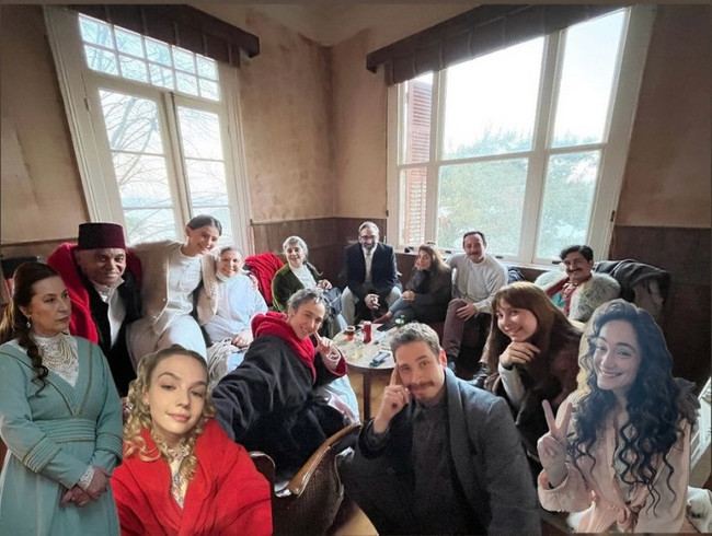 Cem Yiğit Üzümoğlu 'Şakir Paşa Ailesi' dizisine veda etti! 'Yarın kavuşacağımız güne…' - Resim : 2