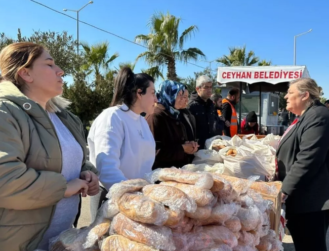 Depremzedelere 70 TL'den çorba sattı! Belediye kapısında ücretsiz dağıtınca 5 TL'ye düşürdü - Resim : 1