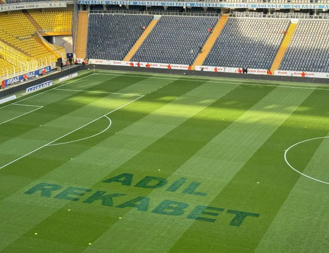 Fenerbahçe'nin çimlere yazdırdığı yazı gündem oldu - Resim : 1