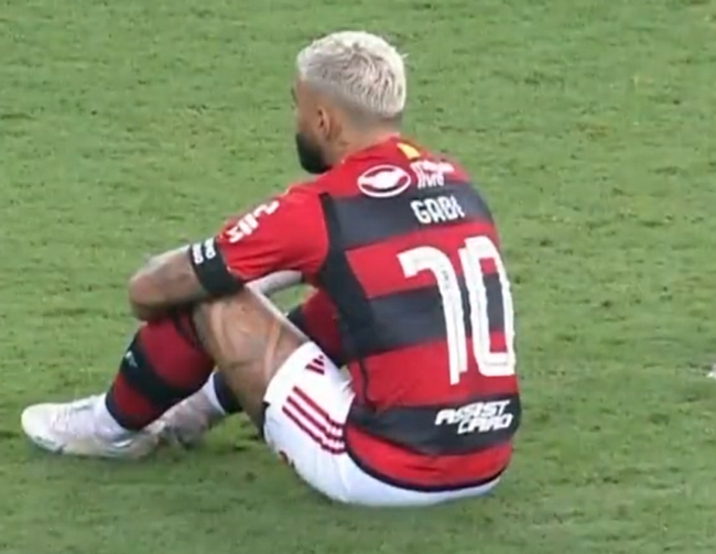 Oyuncular ve hakemler ırkçılığa uğrayan Vinicius için bakın ne yaptı - Resim : 4