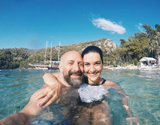 Bergüzar Korel ve Halit Ergenç İstanbul'u terk mi etti? - Resim : 1
