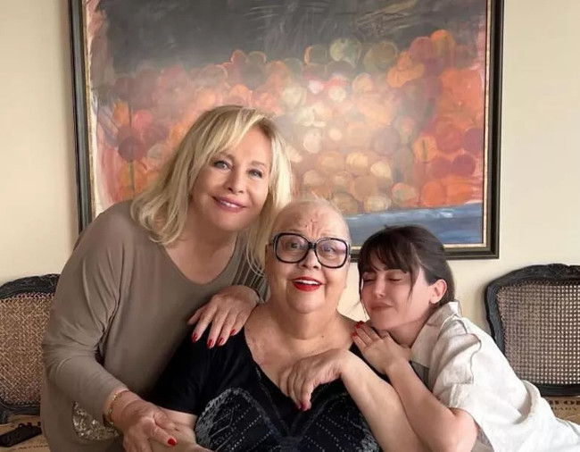 Emel Sayın'ın kardeş acısı... Fatoş Sayın hayatını kaybetti - Resim : 1