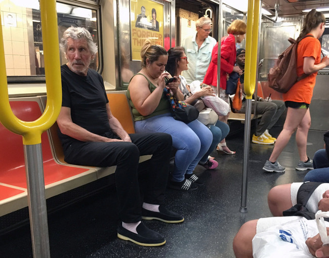 Rock müziğin efsane ismi şaşırttı! - Resim : 1