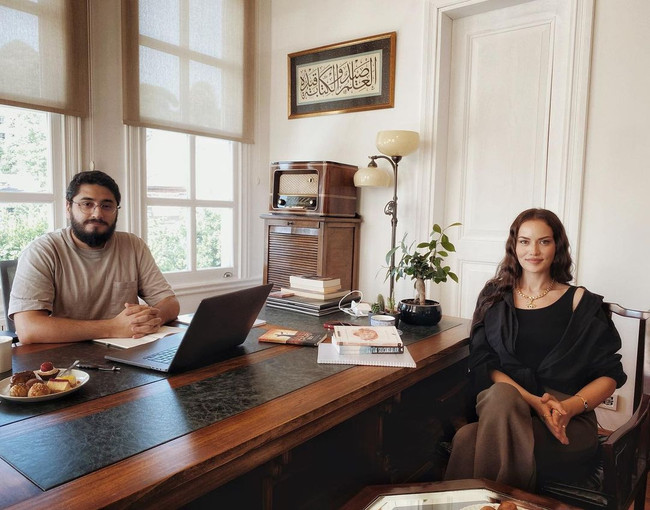 Fahriye Evcen merakla beklenen dizinin kadrosuna dahil oldu! - Resim : 2