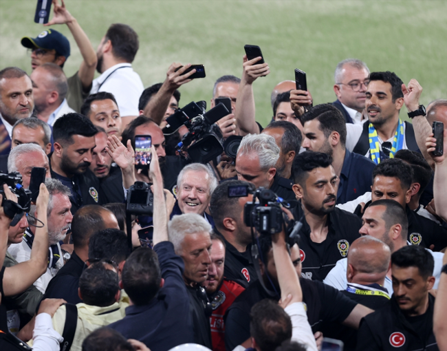 Seçimden zaferle çıkan Aziz Yıldırım’dan ilk sözler: "15 gün içinde yapacağız..." - Resim : 1