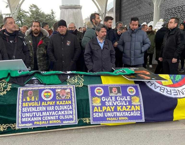 Acun Ilıcalı hayatını kaybeden arkadaşı Alpay Kazan'ı son yolculuğuna uğurladı - Resim : 1