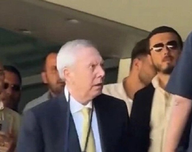 Fenerbahçe kongresinde kavga çıktı! Aziz Yıldırım zor ayrıldı - Resim : 2