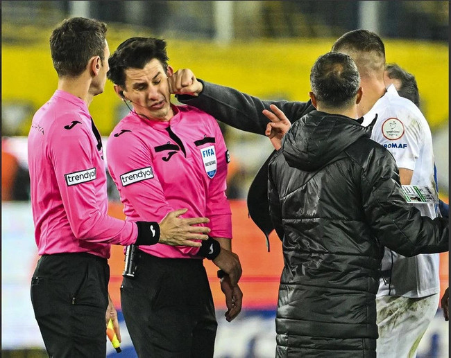 Halil Umut Meler'e saldırı fotoğrafı ödül aldı - Resim : 1